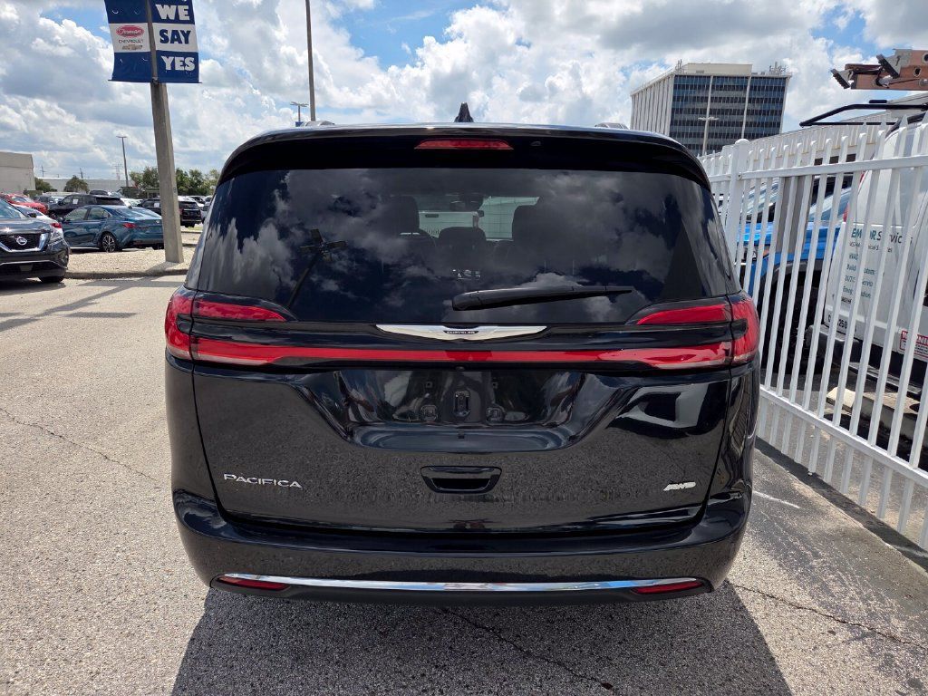 Used 2022 Chrysler Pacifica Touring-L AWD/4WD image 7