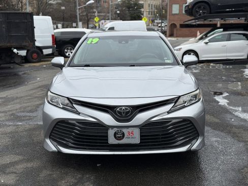 Used 2019 Toyota Camry LE image 8