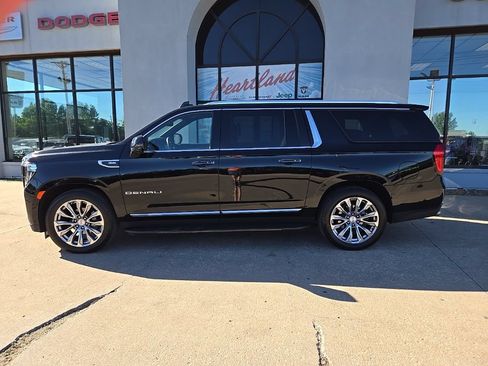 Used 2024 GMC Yukon XL Denali w/ Advanced Technology Package AWD/4WD image 5