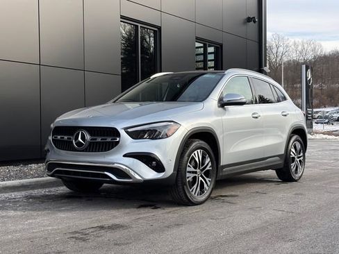 Used 2025 Mercedes-Benz GLA 250 4MATIC image 11