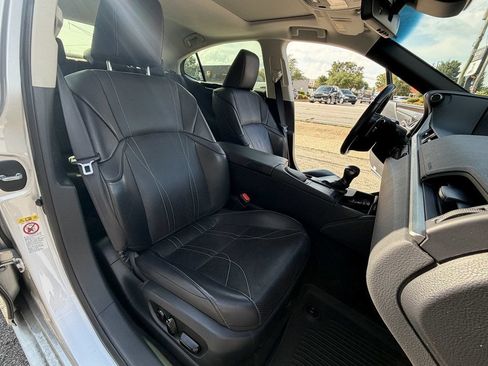 Used 2019 Lexus ES 300h w/ Accessory Package 2 FWD image 18