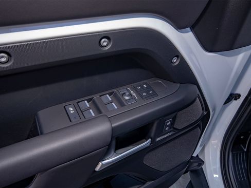 New 2026 Land Rover Defender 110 X-Dynamic SE AWD/4WD image 29