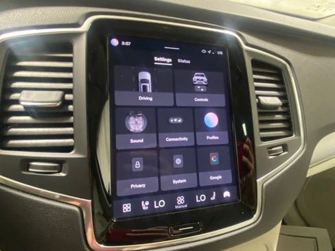 Certified 2025 Volvo XC90 B5 Core w/ Protection Package Premier AWD/4WD image 23