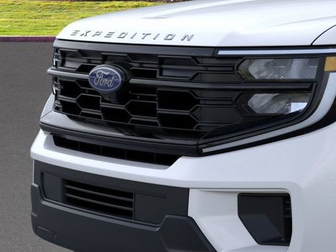 New 2025 Ford Expedition Active image 17