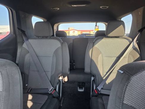 Used 2023 Chevrolet Traverse LT w/ Rear Camera Mirror Package AWD/4WD image 17
