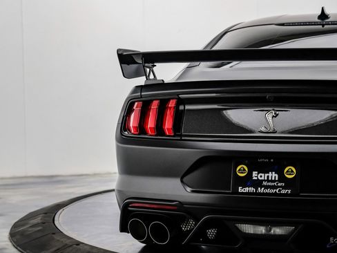 Used 2022 Ford Mustang Shelby GT500 w/ Carbon Fiber Track Pack RWD image 17