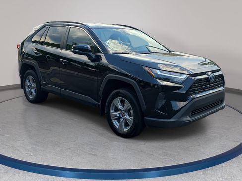 Used 2024 Toyota RAV4 LE AWD/4WD image 3