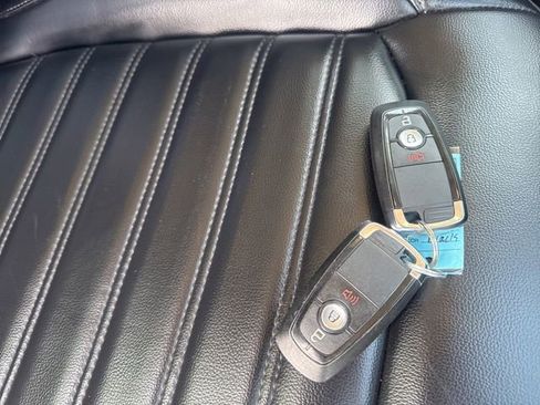 Used 2024 Ford Edge SEL image 4