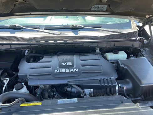 Used 2017 Nissan Titan SV AWD/4WD image 13