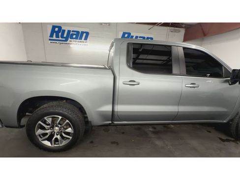 Used 2024 Chevrolet Silverado 1500 LT w/ Z71 Off-Road Package AWD/4WD image 9