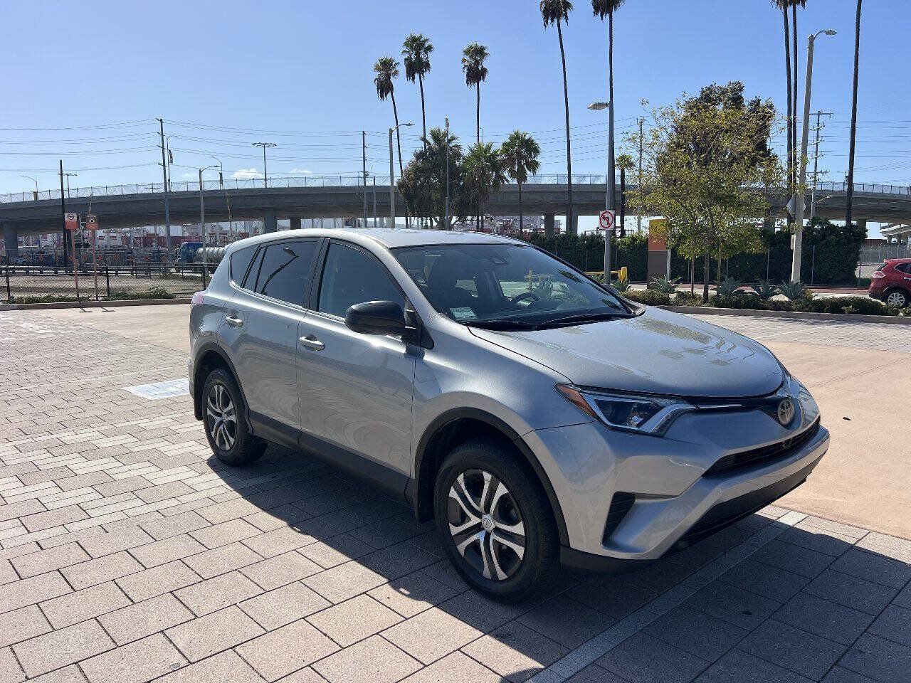 Used 2018 Toyota RAV4 LE w/ Carpet Mat Package FWD image 6