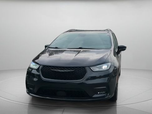 Used 2025 Chrysler Pacifica Limited FWD image 5