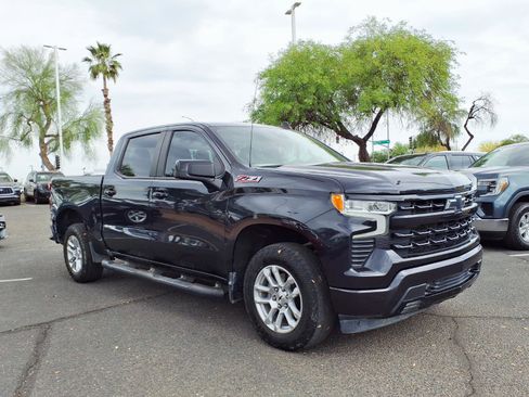 Used 2022 Chevrolet Silverado 1500 RST w/ Convenience Package II AWD/4WD image 3