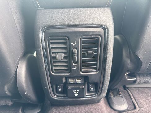 Used 2017 Jeep Grand Cherokee Limited w/ Luxury Group II AWD/4WD image 13