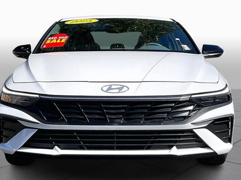 Used 2025 Hyundai Elantra Sport image 3