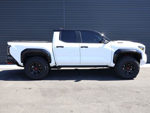 Used 2025 Toyota Tacoma TRD Pro AWD/4WD image 4