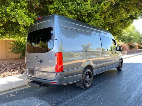 Used 2021 Mercedes-Benz Sprinter 2500 image 7