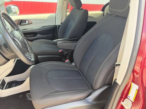 Used 2023 Chrysler Voyager LX FWD image 38