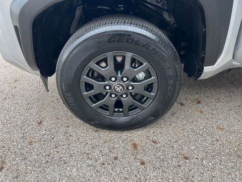 Certified 2025 Toyota 4Runner SR5 image 33