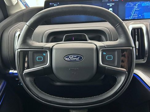 Used 2025 Ford Expedition Platinum AWD/4WD image 12