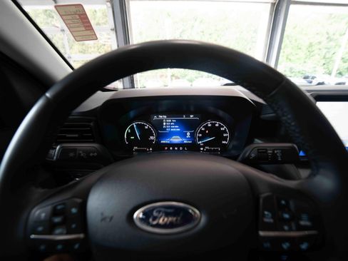 Used 2024 Ford Maverick Lariat w/ Black Appearance Package FWD image 15