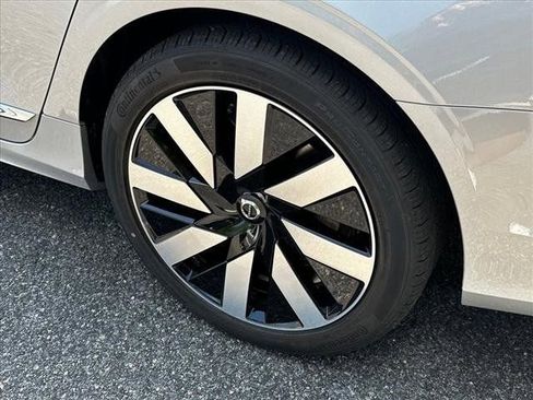 New 2024 Volvo S90 T8 Ultimate w/ Lounge Package image 11