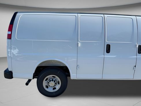 New 2025 Chevrolet Express 2500 image 18
