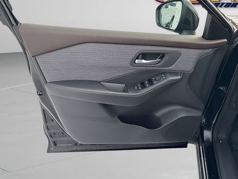 Used 2021 Nissan Rogue SV image 5