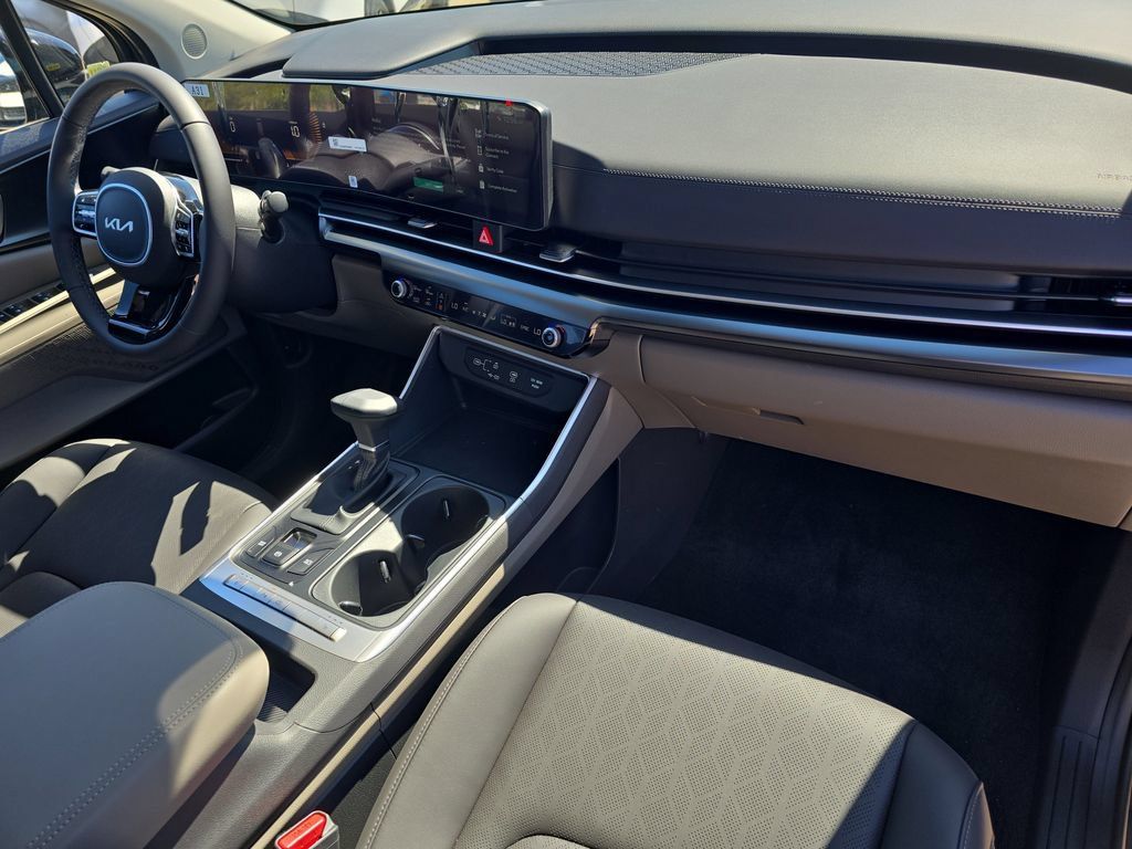 New 2026 Kia Carnival FWD image 11