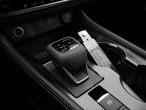 Used 2023 Nissan Rogue SL image 24