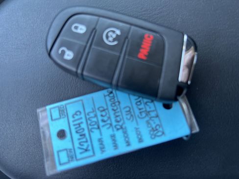 Used 2022 Jeep Renegade Latitude w/ Convenience Group AWD/4WD image 25
