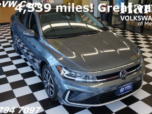 Certified 2025 Volkswagen Jetta SE image 1