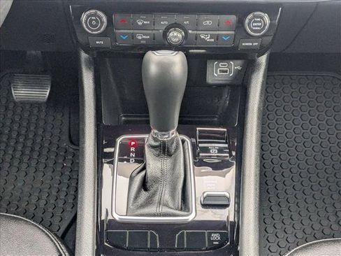 Used 2024 Jeep Compass Limited image 12