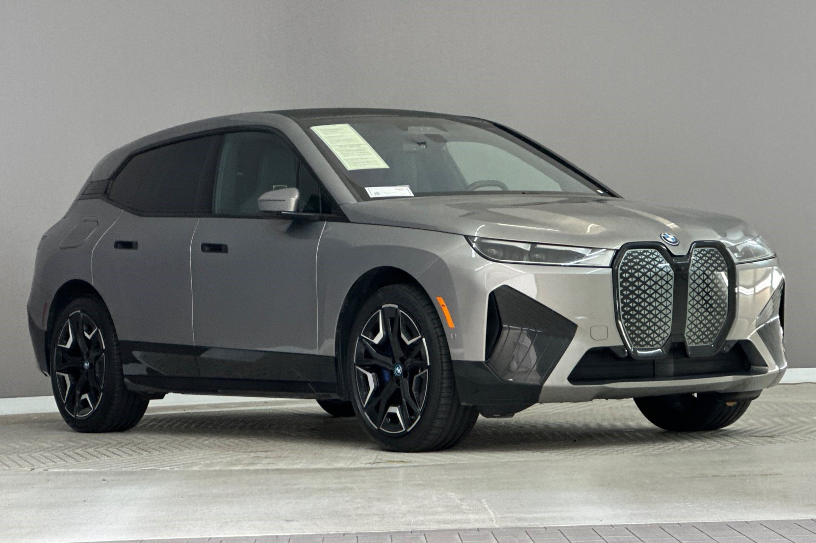 Certified 2024 BMW iX xDrive50 w/ Premium Package AWD/4WD image 6