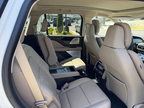 Used 2022 Lincoln Aviator Reserve w/ Equipment Group 201A AWD/4WD image 11