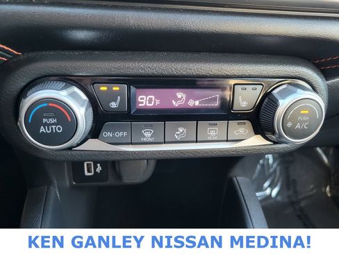 Used 2022 Nissan Versa SR w/ Convenience Package image 28