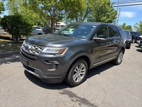 Used 2018 Ford Explorer XLT w/ Equipment Group 202A AWD/4WD image 3
