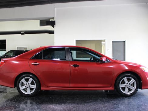 Used 2012 Toyota Camry SE FWD image 2