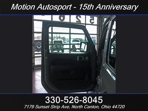 Used 2022 Jeep Wrangler Unlimited Sahara AWD/4WD image 17