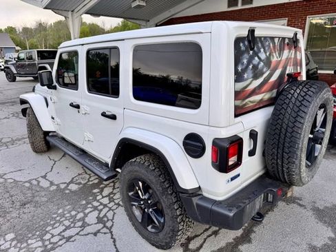 Used 2021 Jeep Wrangler Unlimited Sahara AWD/4WD image 3
