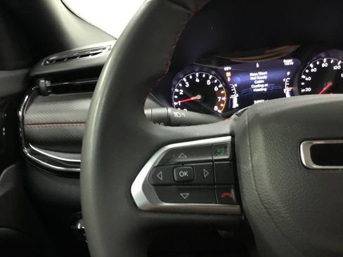 Used 2025 Jeep Compass Trailhawk AWD/4WD image 30