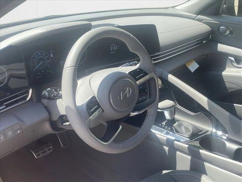 New 2025 Hyundai Elantra SEL image 3