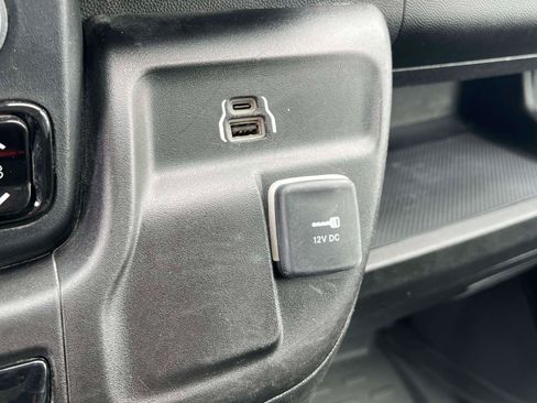 Used 2025 RAM ProMaster 2500 w/ Convenience Group FWD image 14