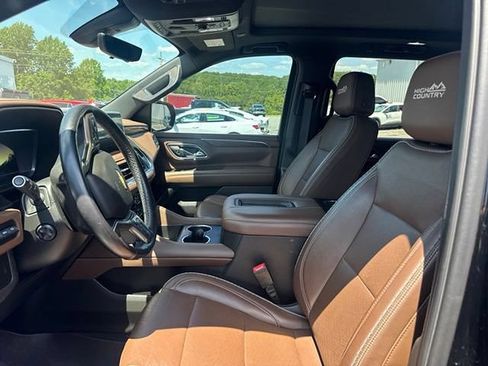 Used 2022 Chevrolet Suburban High Country w/ Premium Package 2 AWD/4WD image 9