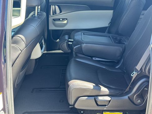 Used 2024 Kia Carnival LX FWD image 22