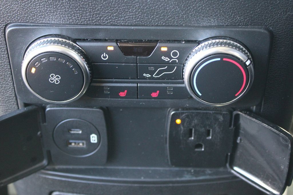 Used 2022 Ford Explorer Limited w/ Equipment Group 301A RWD image 29