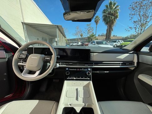 Used 2025 Hyundai Santa Fe SEL image 34