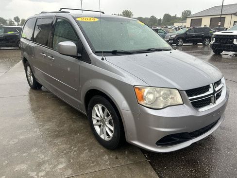 Used 2014 Dodge Grand Caravan SXT FWD image 3