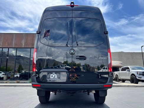 Used 2024 Mercedes-Benz Sprinter 2500 image 5