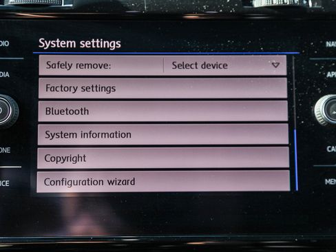 Used 2019 Volkswagen Golf R 4-Door image 5